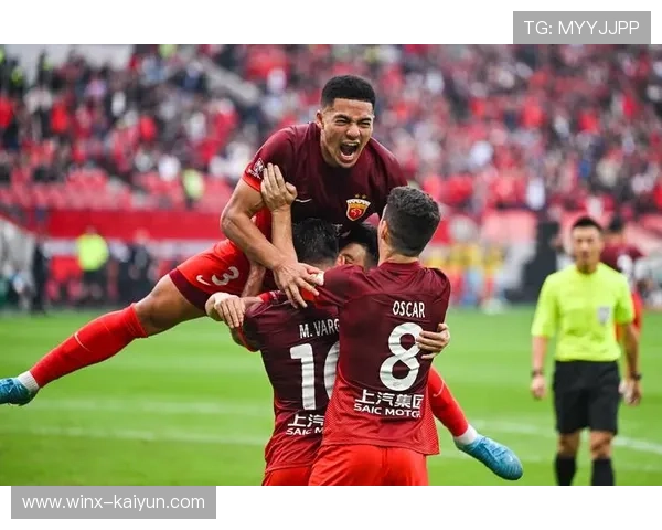 上海海港战平大连英博,成功卫冕2025赛季中超冠军 上海海港战平大连英博,成功卫冕2025赛季中超冠军