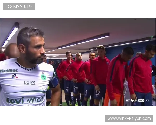 两名圣埃蒂安球迷因向裁判投掷硬币被判缓刑七个月，并禁止入场三年