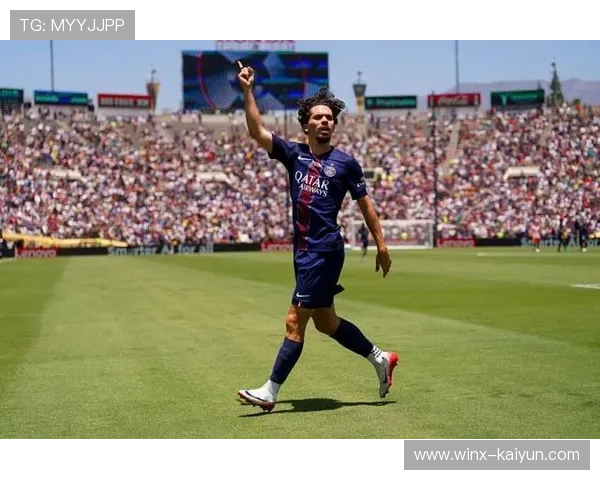 “巴黎双亿中场维蒂尼亚与内维斯身价破亿，引领球队体系革命”